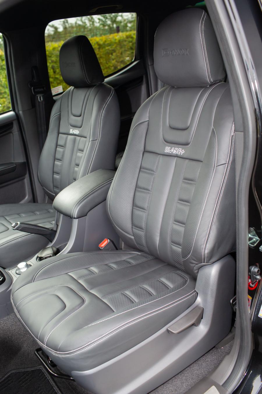 Интерьер Isuzu D-Max Blade+ Double Cab 2019 года  (UK) (фото 12 из 12)